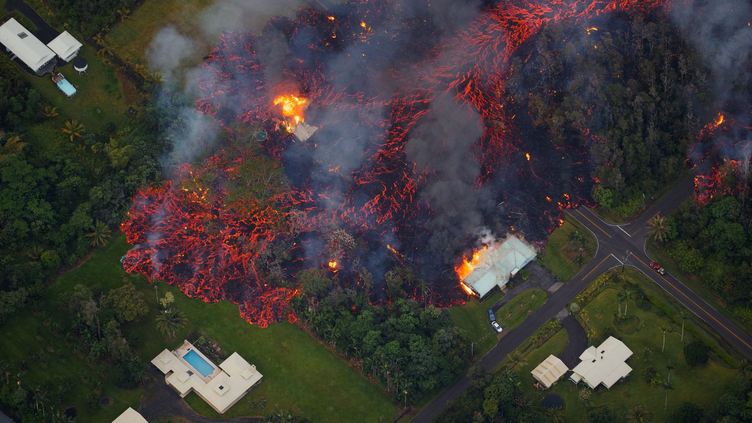 Nom : hawaii-s-kilauea-volcano-eruption_6056022.jpg
Affichages : 146
Taille : 230,4 Ko