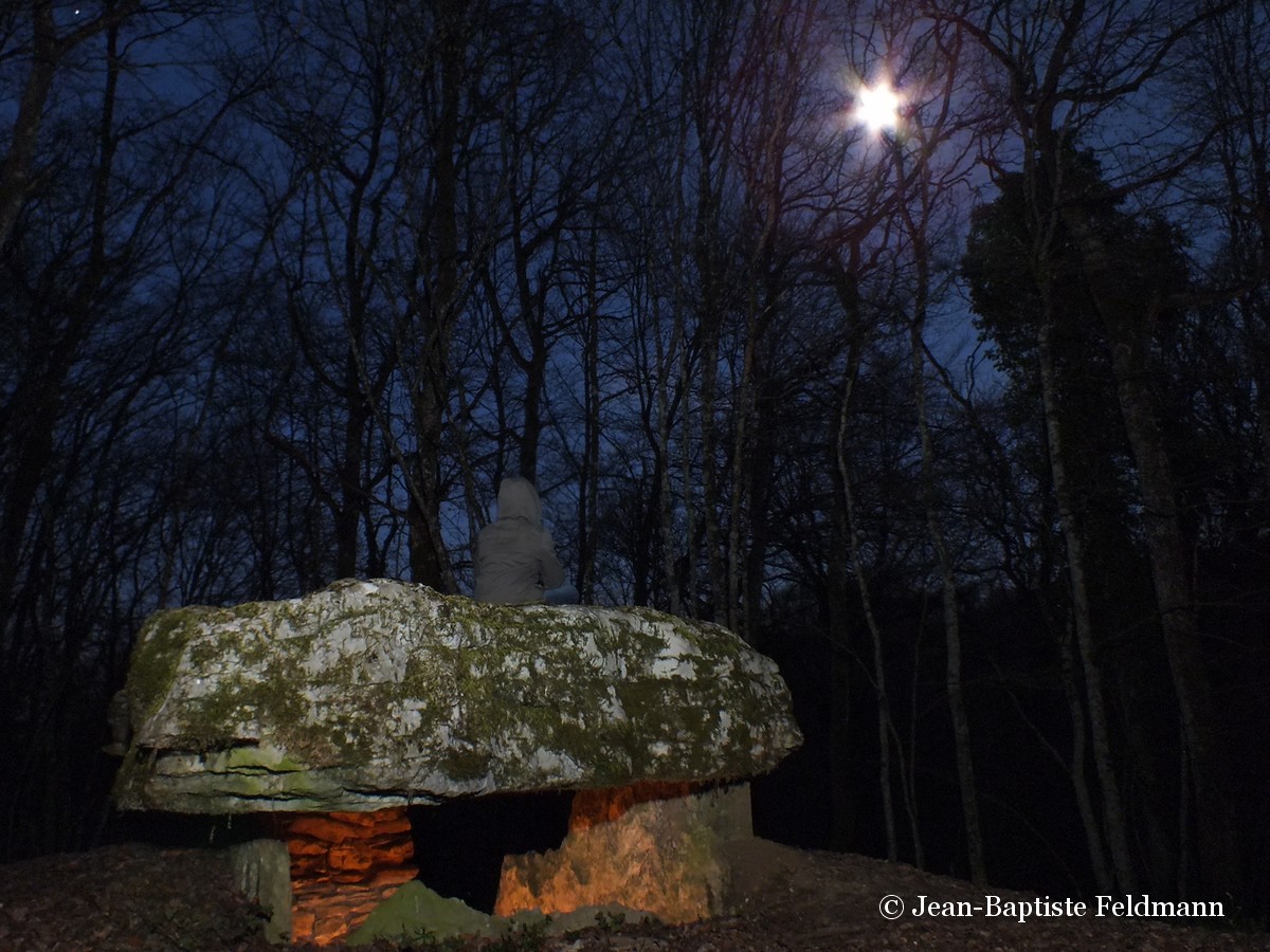 Nom : dolmen.jpg
Affichages : 112
Taille : 282,8 Ko