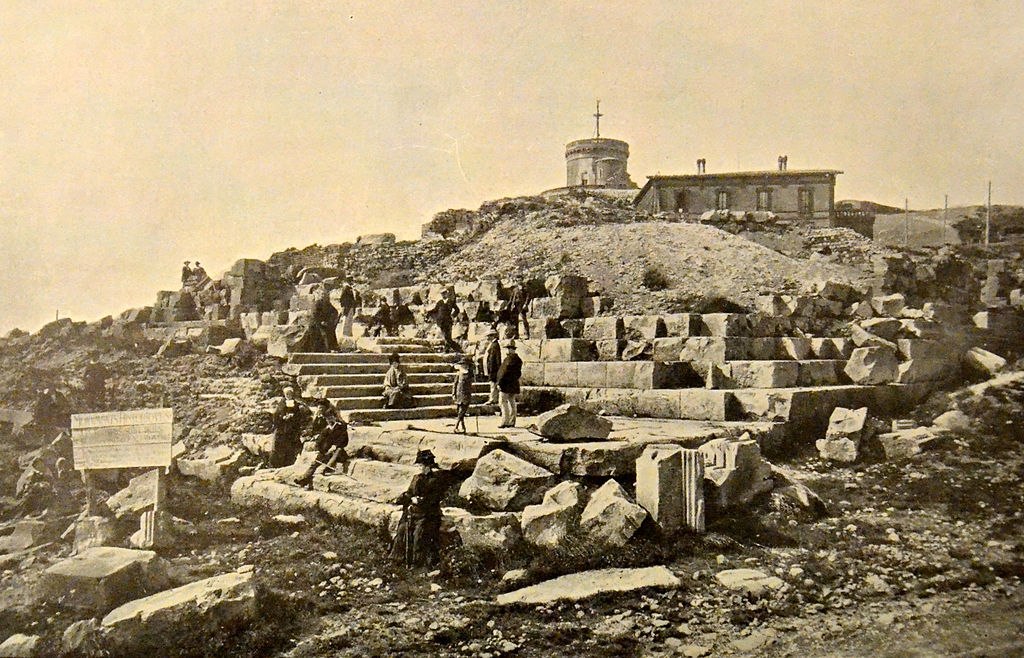 Nom : 1024px-Temple_de_Mercure,_Observatoire_du_Puy-de-DmeVers1900.jpg
Affichages : 97
Taille : 220,8 Ko