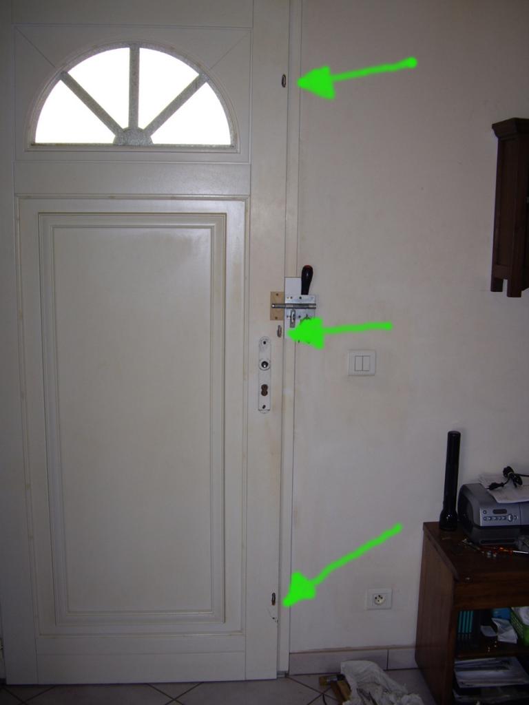 Comment changer une poignée de porte d'entrée à trois points ? 