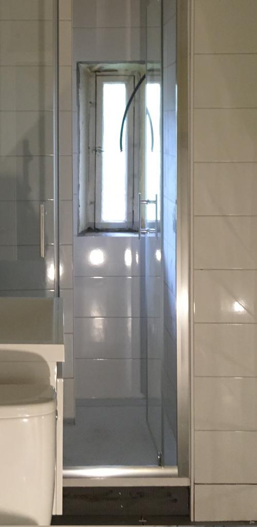 Pas de fenêtre dans une salle de bains : VMC, déshumidificateur ou