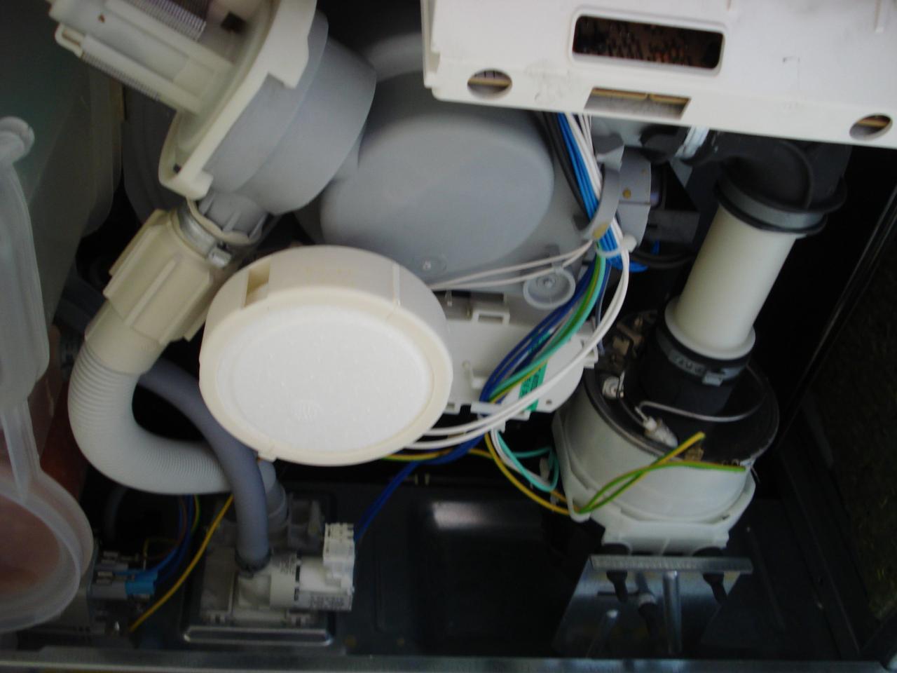 Вода в посудомойке бош. Посудомоечная машина Whirlpool ADP 100 датчик давления прессостата. Датчик давления воды посудомоечной машины Вирпул. Прессостат ПММ Электролюкс.