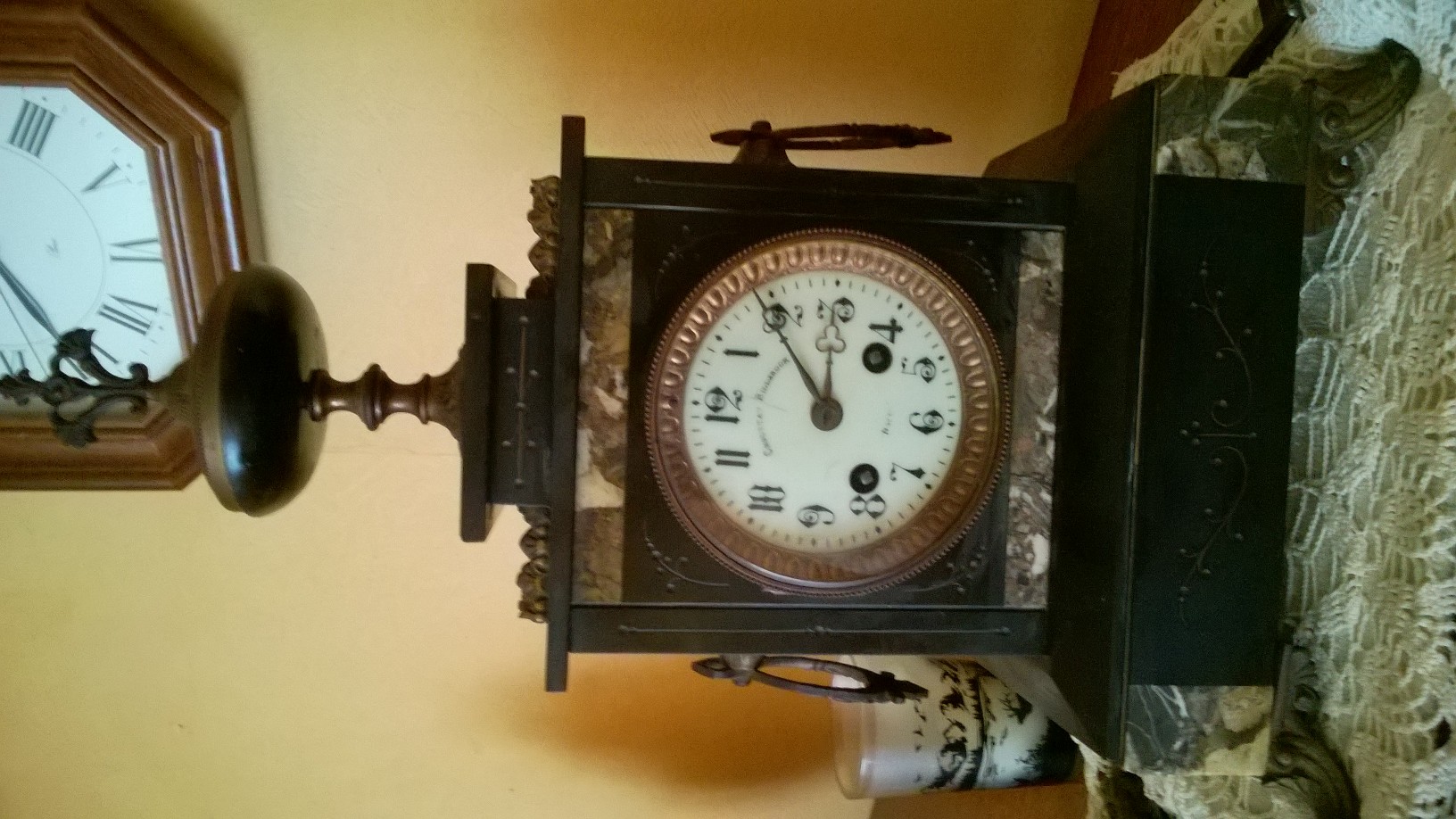 1.05 – Identifier une horloge ancienne Identifier une horloge ancienne Il  est important de bien identifier l'horloge que vous venez d'acheter. Dans  ce qui suit, vous apprendrez à suivre un processus qui