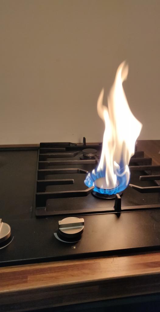 Brûleur Avec Flamme Sur Cuisinière à Gaz Pour Cuisiner