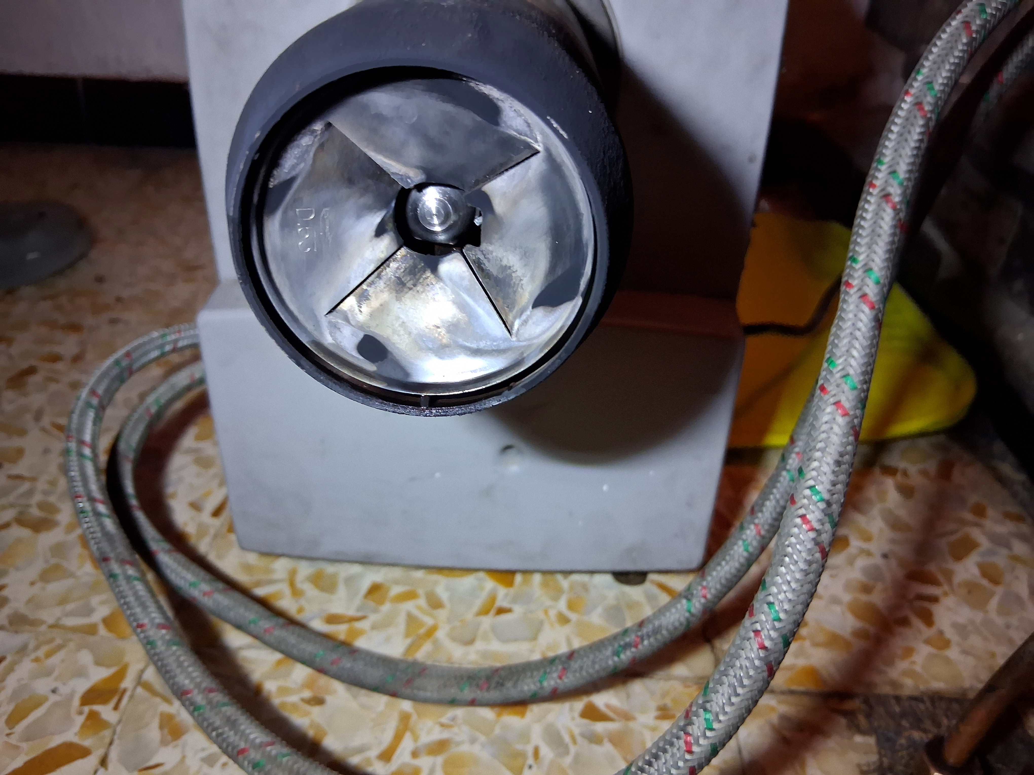 Nom : bruleur03.jpg
Affichages : 43
Taille : 581,3 Ko