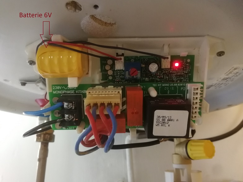 Nom : batterie CE aci.jpg
Affichages : 162
Taille : 110,1 Ko