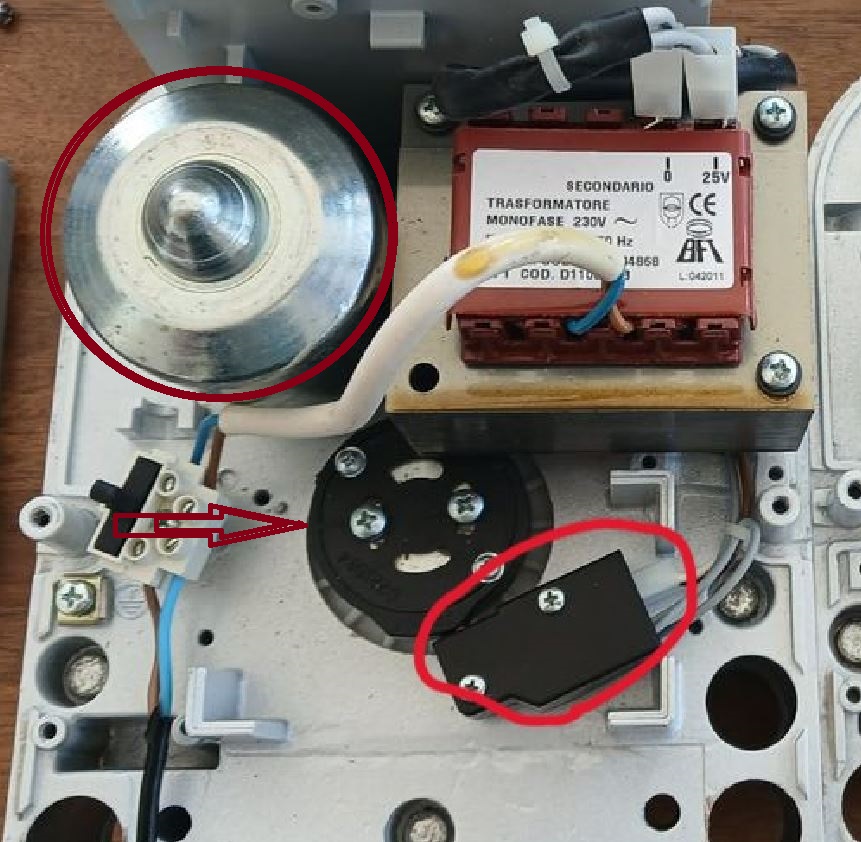 Nom : moteur porteail.JPG
Affichages : 89
Taille : 205,8 Ko