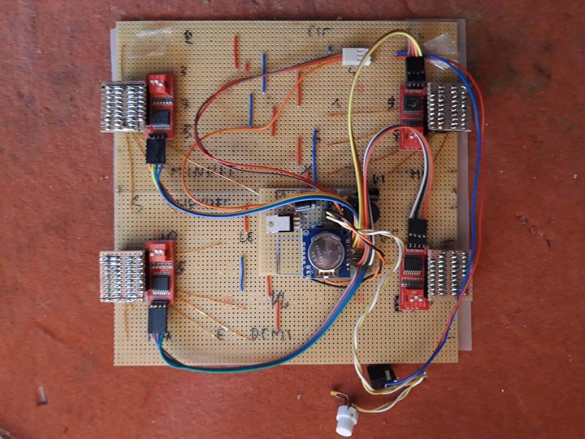 Nom : Qlock2complte.jpg
Affichages : 167
Taille : 280,5 Ko