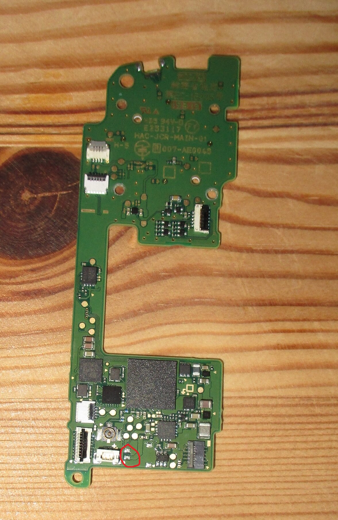 Nom : circuit imprim�.jpg
Affichages : 117
Taille : 625,3 Ko