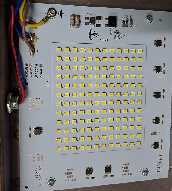 Nom : les 144 LEDs.jpg
Affichages : 101
Taille : 160,7 Ko