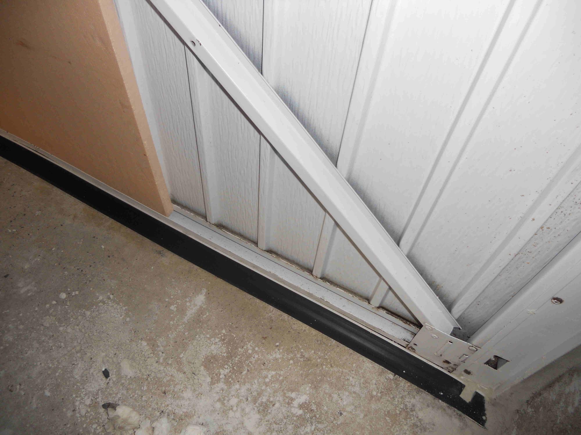 Condensation entre isolant et porte de garage en métal
