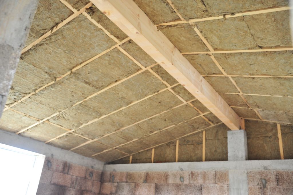 Panneaux isolants en fibre de bois STEICOtop pour le plafond de l