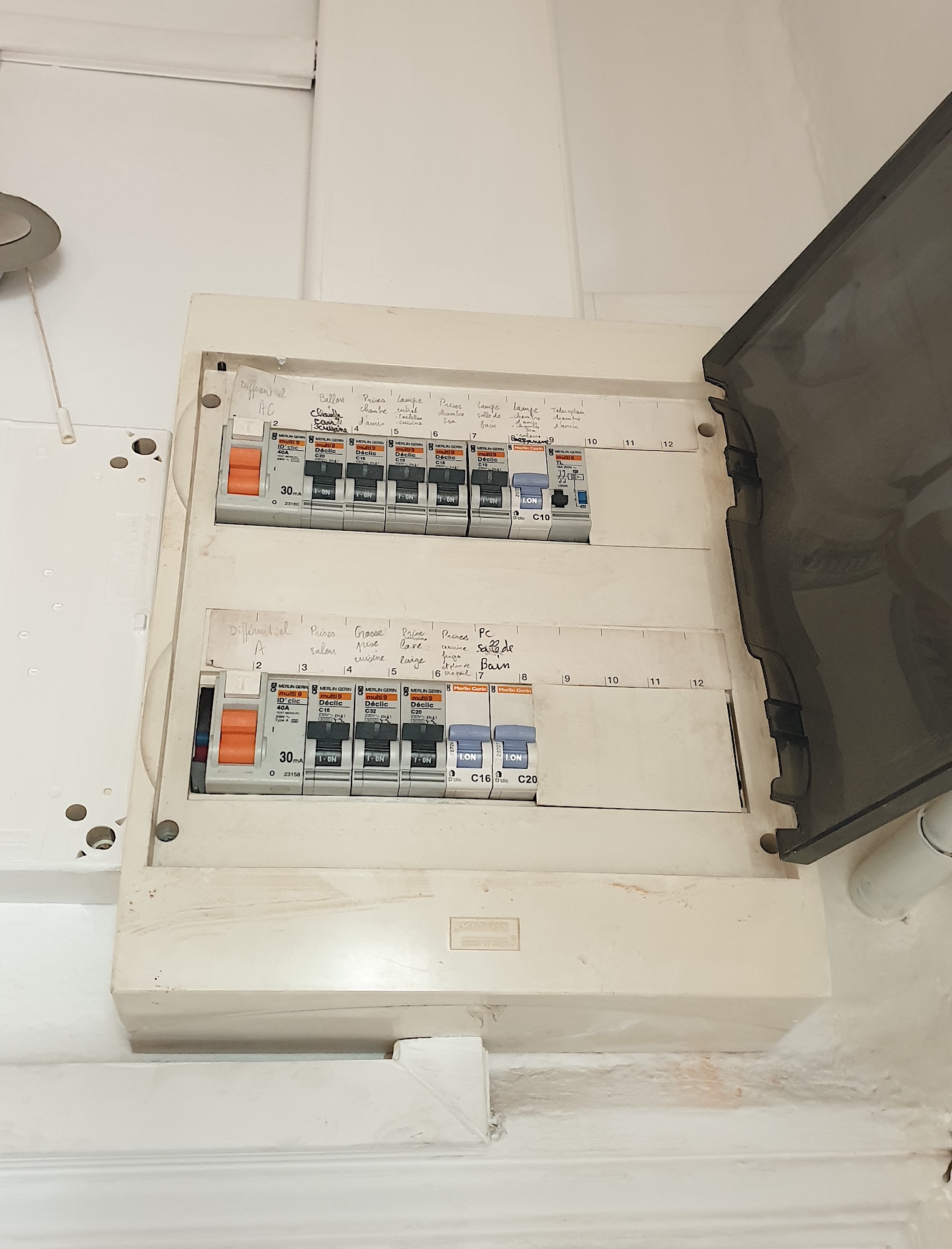 Nom : Tableau elec.jpg
Affichages : 45
Taille : 838,0 Ko