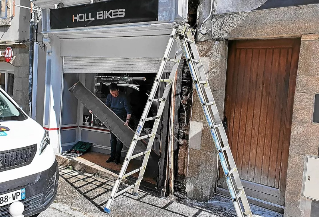 Nom : chateaulin..jpg
Affichages : 18
Taille : 384,9 Ko