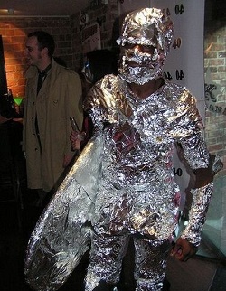 Nom : costume-silver-surfer-or-aluminum-foil-man.jpg
Affichages : 250
Taille : 47,5 Ko